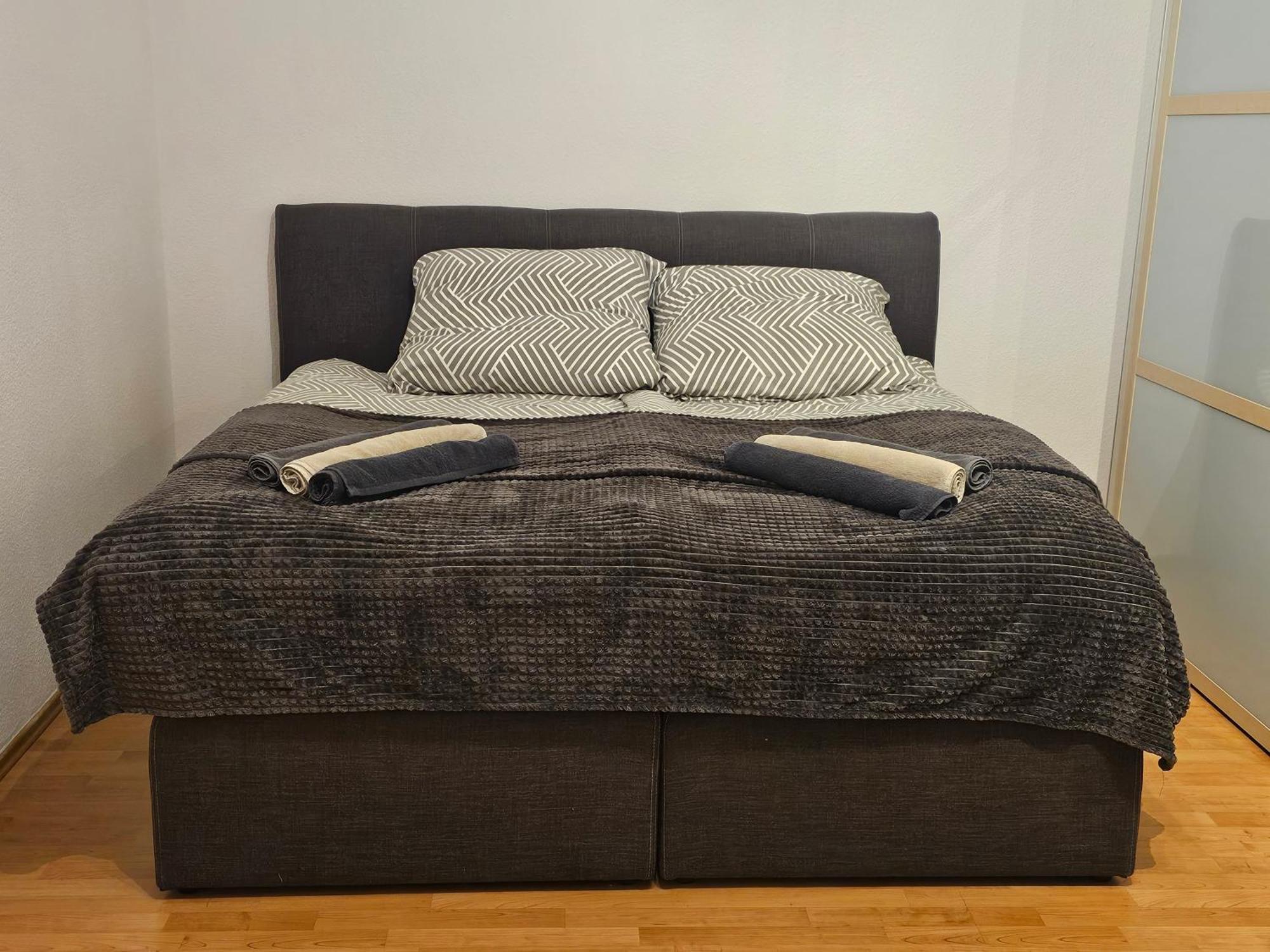 באיירוט City-Close - King Bed & Free Garage מראה חיצוני תמונה